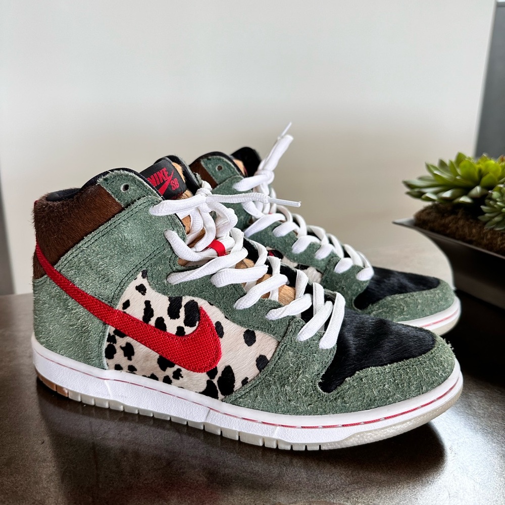 Nike SB Dunk High Pro Dog Walker Shoes
